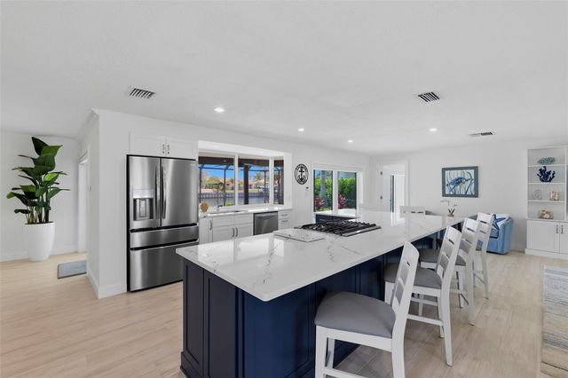 1974 HAWAII AVENUE NE, St Petersburg, FL 33703