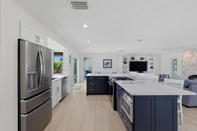 1974 HAWAII AVENUE NE, St Petersburg, FL 33703