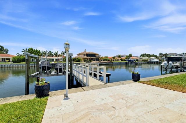 1974 HAWAII AVENUE NE, St Petersburg, FL 33703