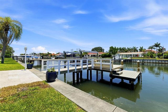 1974 HAWAII AVENUE NE, St Petersburg, FL 33703