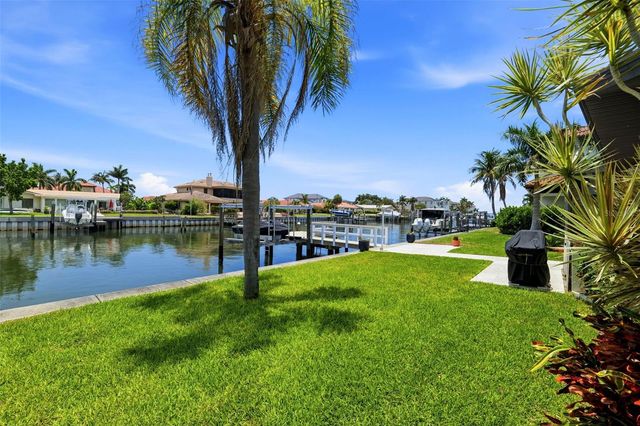 1974 HAWAII AVENUE NE, St Petersburg, FL 33703