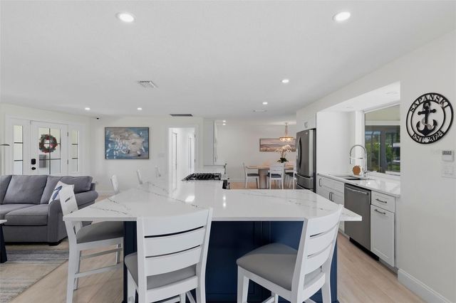 1974 HAWAII AVENUE NE, St Petersburg, FL 33703