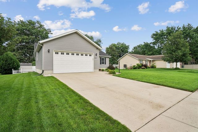 1409 Springbrook Drive, Cedar Falls, IA 50613