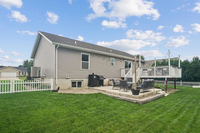 1409 Springbrook Drive, Cedar Falls, IA 50613