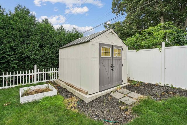 1409 Springbrook Drive, Cedar Falls, IA 50613