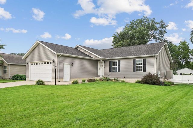 1409 Springbrook Drive, Cedar Falls, IA 50613