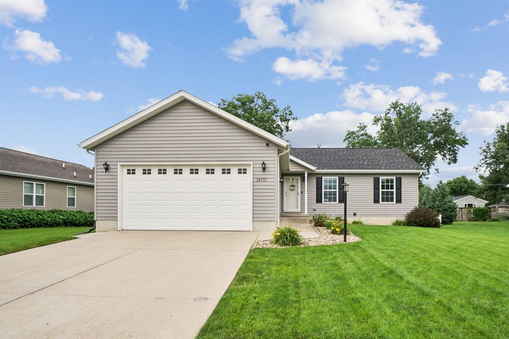 1409 Springbrook Drive, Cedar Falls, IA 50613