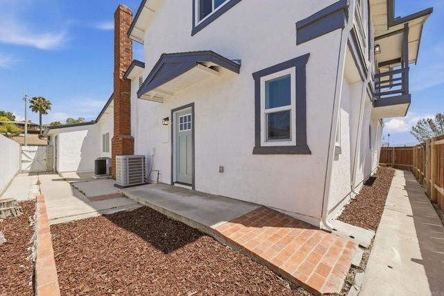 9633 Lutheran Way, Santee, CA 92071