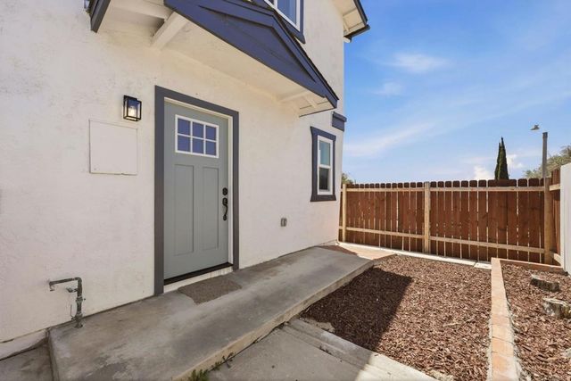 9633 Lutheran Way, Santee, CA 92071