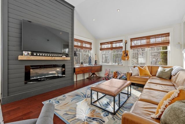 245 Granite St, Leominster, MA 01453