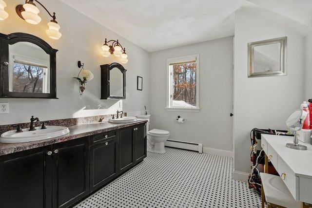 245 Granite St, Leominster, MA 01453