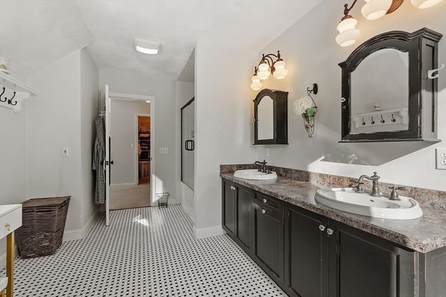 245 Granite St, Leominster, MA 01453