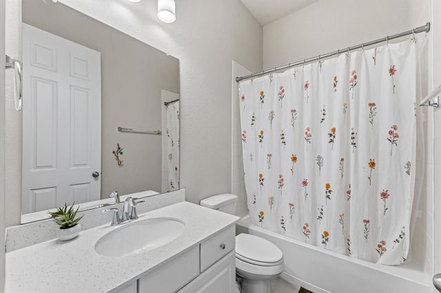12616 Playa Cove Lane, Texas City, TX 77568