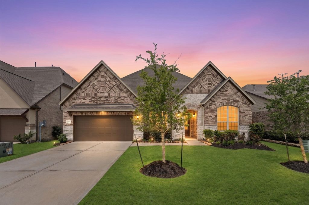 12616 Playa Cove Lane, Texas City, TX 77568