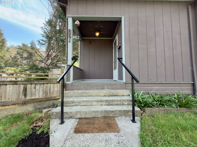 861 FIR Ave, Coos Bay, OR 97420