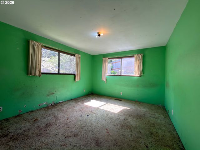 861 FIR Ave, Coos Bay, OR 97420