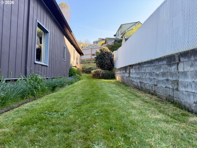 861 FIR Ave, Coos Bay, OR 97420