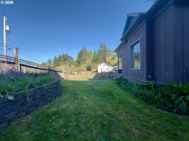 861 FIR Ave, Coos Bay, OR 97420