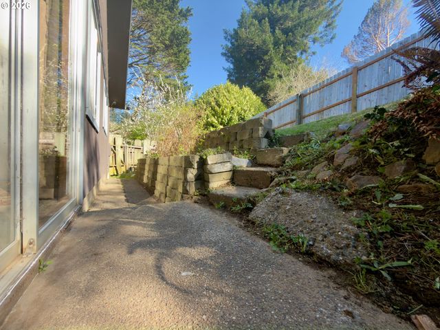 861 FIR Ave, Coos Bay, OR 97420