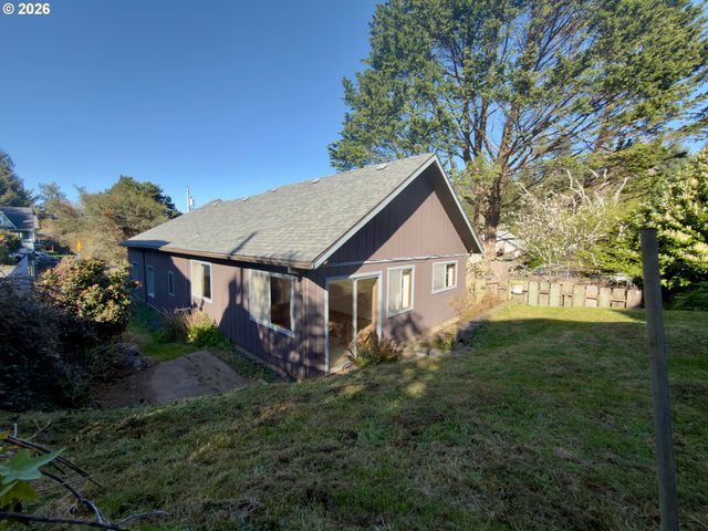 861 FIR Ave, Coos Bay, OR 97420