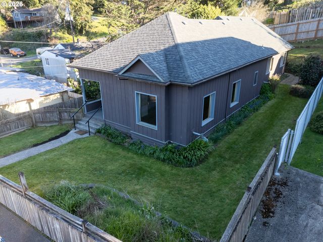 861 FIR Ave, Coos Bay, OR 97420