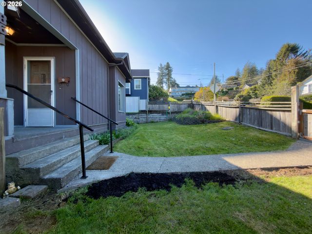 861 FIR Ave, Coos Bay, OR 97420