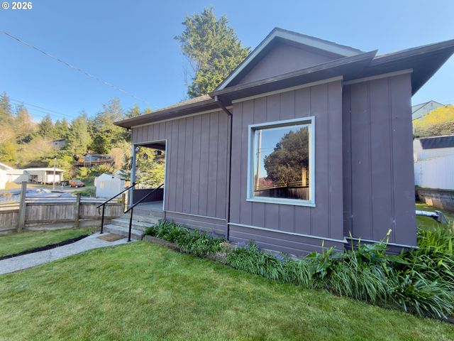 861 FIR Ave, Coos Bay, OR 97420