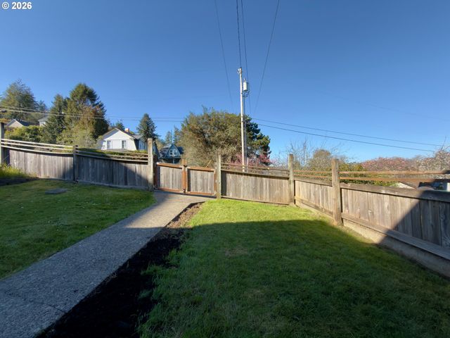 861 FIR Ave, Coos Bay, OR 97420