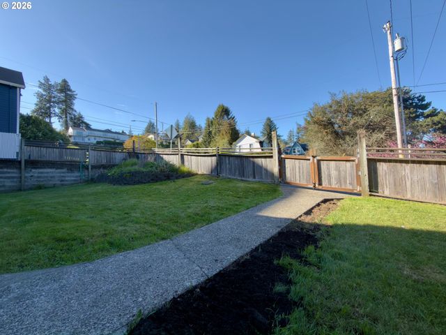 861 FIR Ave, Coos Bay, OR 97420