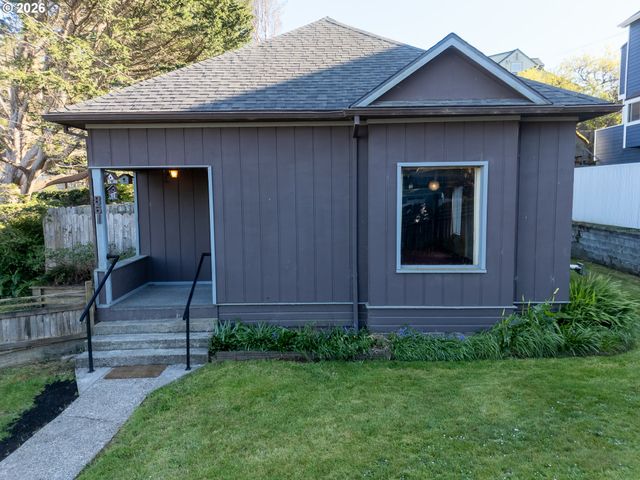 861 FIR Ave, Coos Bay, OR 97420