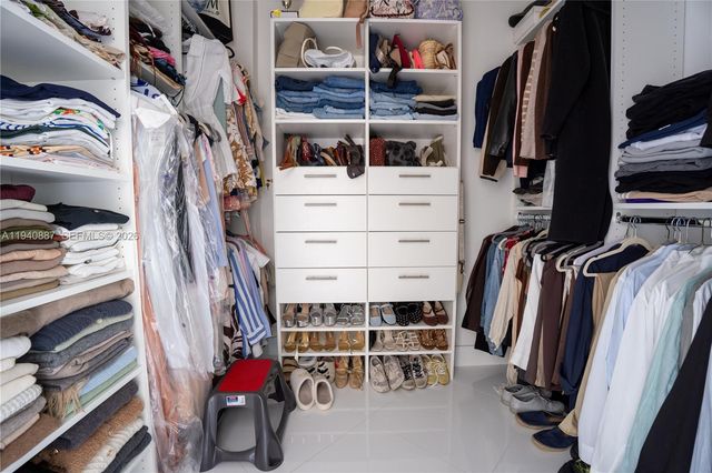 1000 W Island Blvd 2806, Aventura, FL 33160