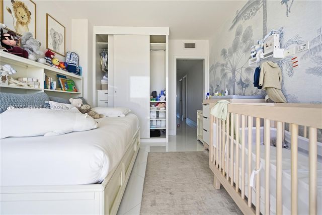 1000 W Island Blvd 2806, Aventura, FL 33160