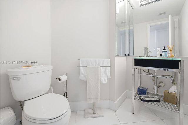 1000 W Island Blvd 2806, Aventura, FL 33160