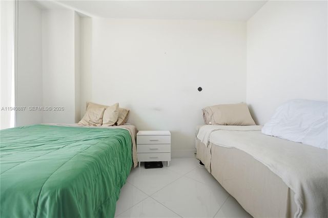 1000 W Island Blvd 2806, Aventura, FL 33160