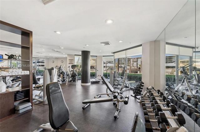 1000 W Island Blvd 2806, Aventura, FL 33160