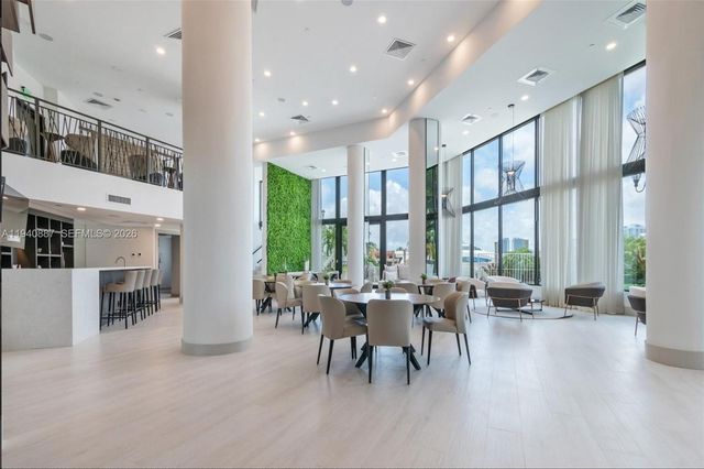 1000 W Island Blvd 2806, Aventura, FL 33160