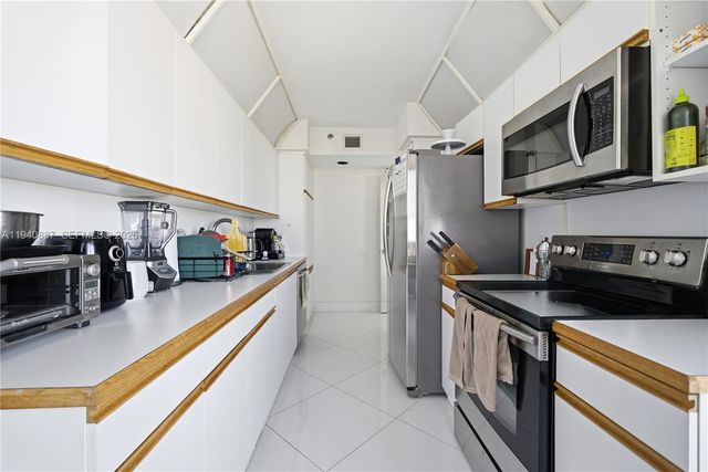 1000 W Island Blvd 2806, Aventura, FL 33160