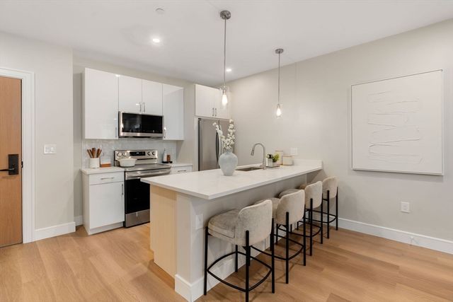 40 Soldiers Field Place 507, Boston, MA 02135