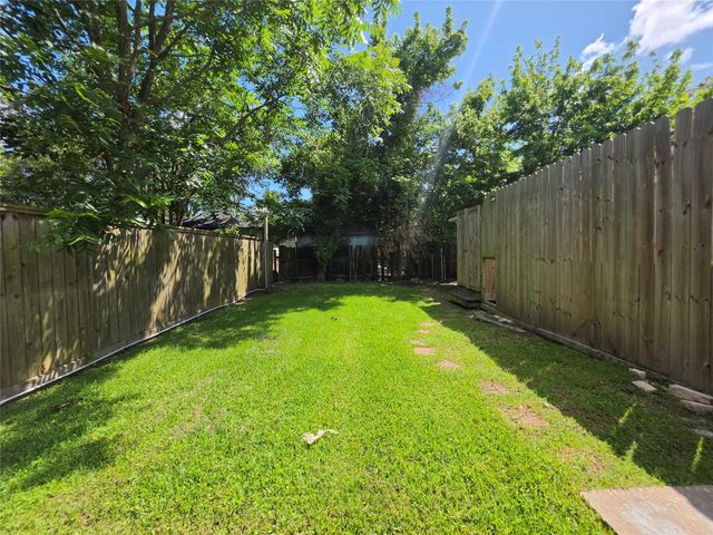 305 Miles Road A, Bacliff, TX 77518