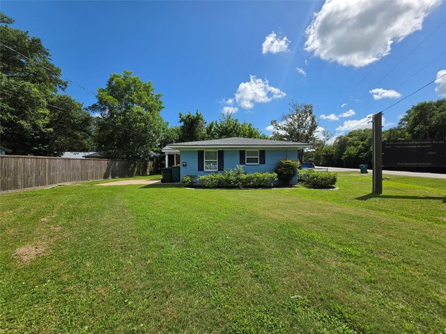 305 Miles Road A, Bacliff, TX 77518