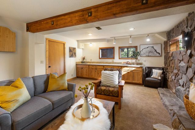 10928 Barnes Drive, Truckee, CA 96161