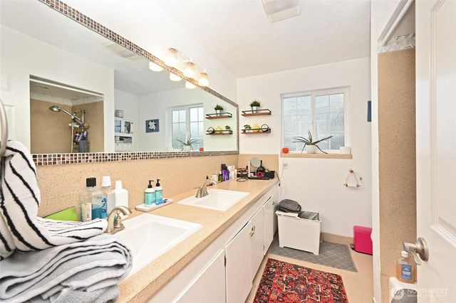 6539 40th Avenue NE, Seattle, WA 98115