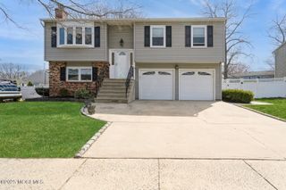 13 Ivy Place, Howell, NJ 07731