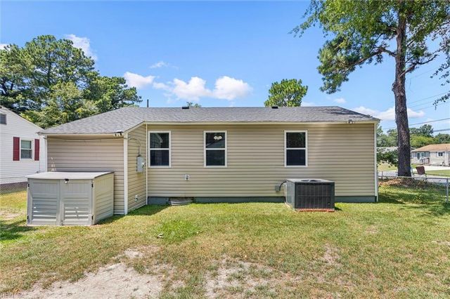 5112 Booker ST, Chesapeake, VA 23320