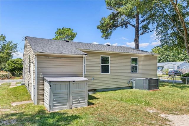5112 Booker ST, Chesapeake, VA 23320