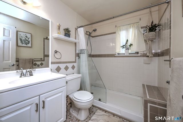 60 Engine House Road C, Stratford, CT 06614
