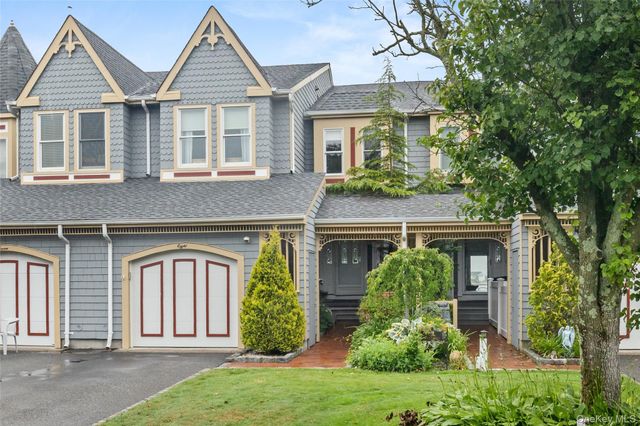 8 Victoria Drive 8, Amityville, NY 11701