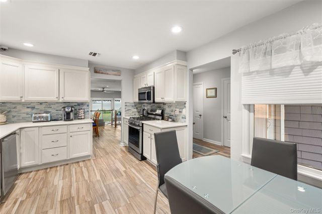 8 Victoria Drive 8, Amityville, NY 11701