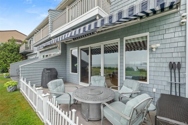 8 Victoria Drive 8, Amityville, NY 11701