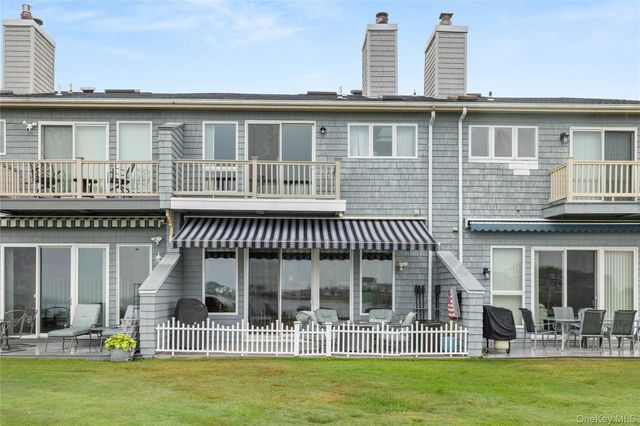 8 Victoria Drive 8, Amityville, NY 11701